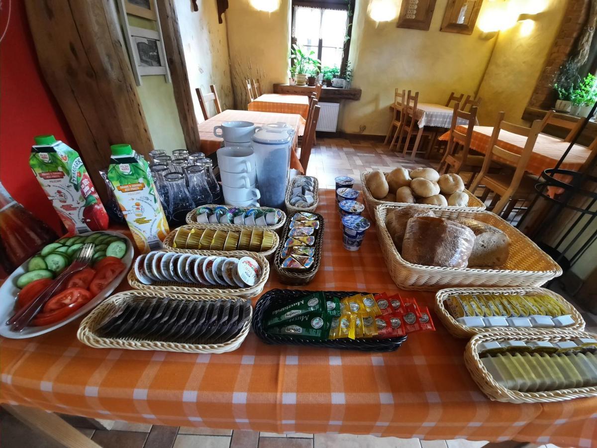 مبيت وإفطار شكلارسكا بوريبا Gosciniec Pod Lipa المظهر الخارجي الصورة