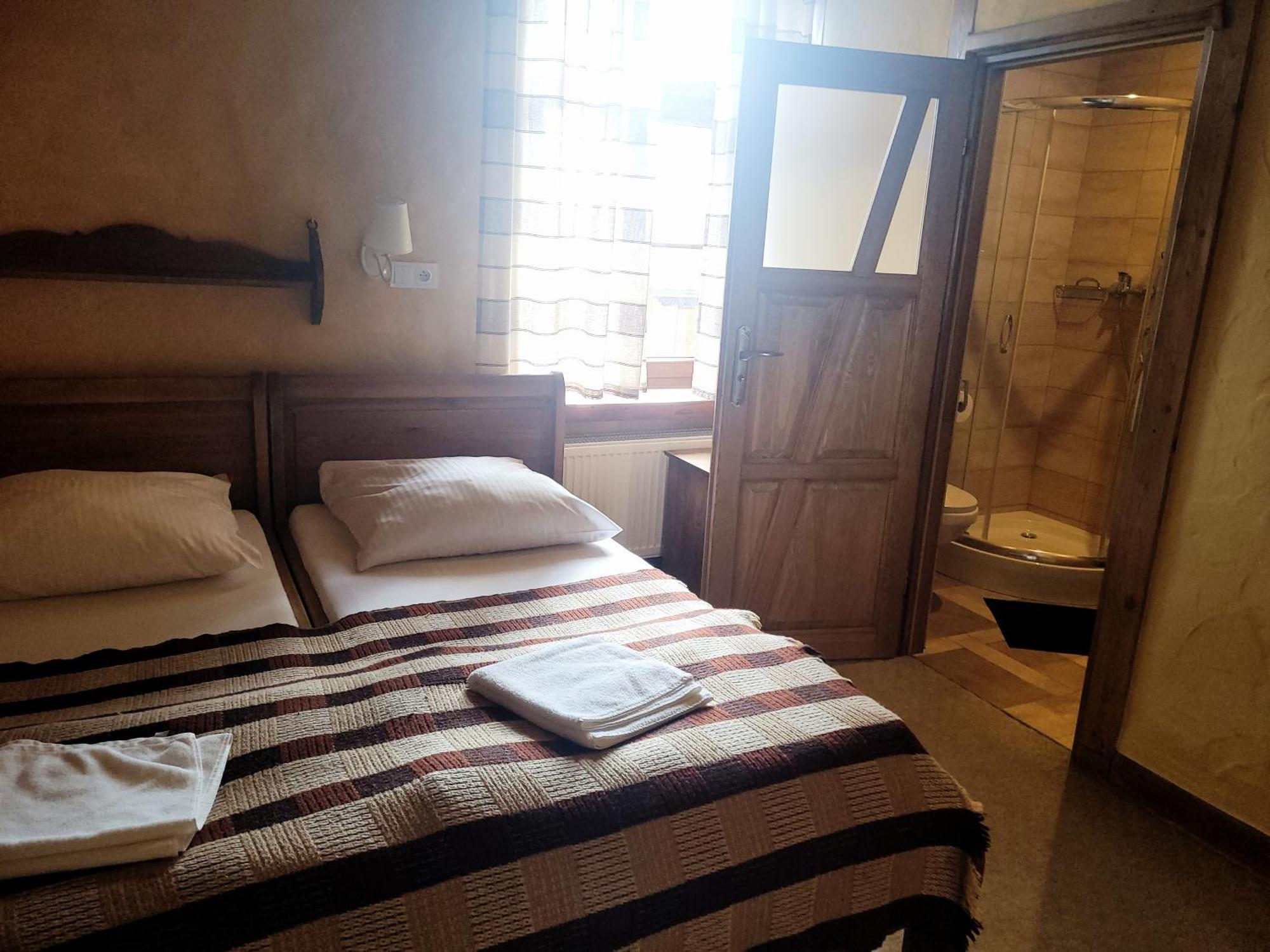 مبيت وإفطار شكلارسكا بوريبا Gosciniec Pod Lipa الغرفة الصورة